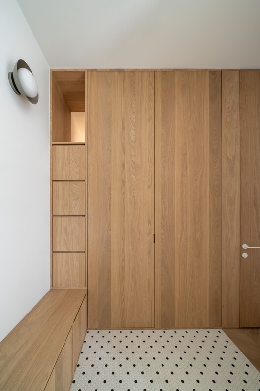 Light Box House / NatureHumaine - Фотография интерьера, гардероб