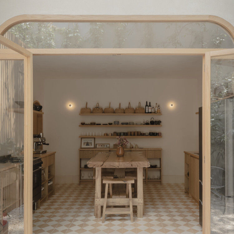 House Y27 / estudio estudio - Фотография интерьера, стол, стул, скамейка