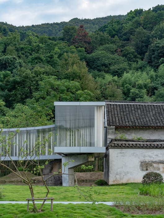 Чайхана на берегу озера / Domain Architects - Экстерьерная фотография, лес, сад