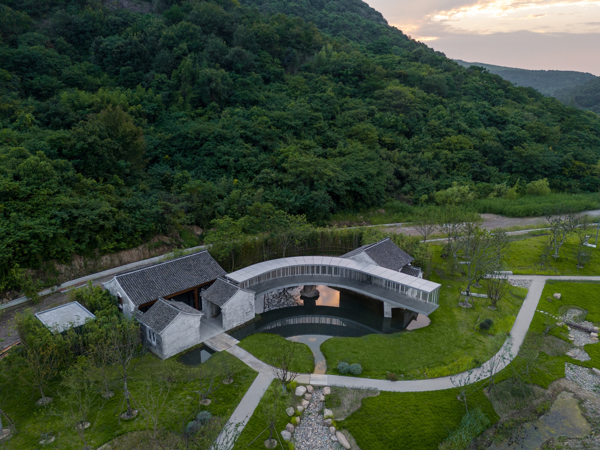 Чайхана на берегу озера / Domain Architects