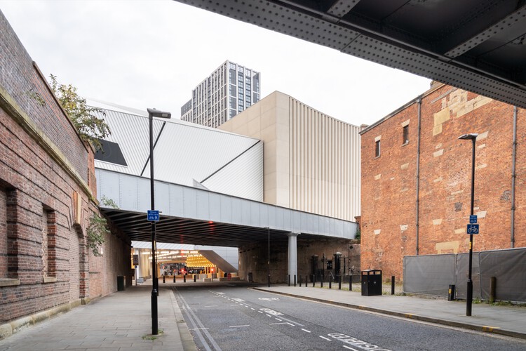 Фабрика International Aviva Studios / OMA - Фотография экстерьера, окон, фасада