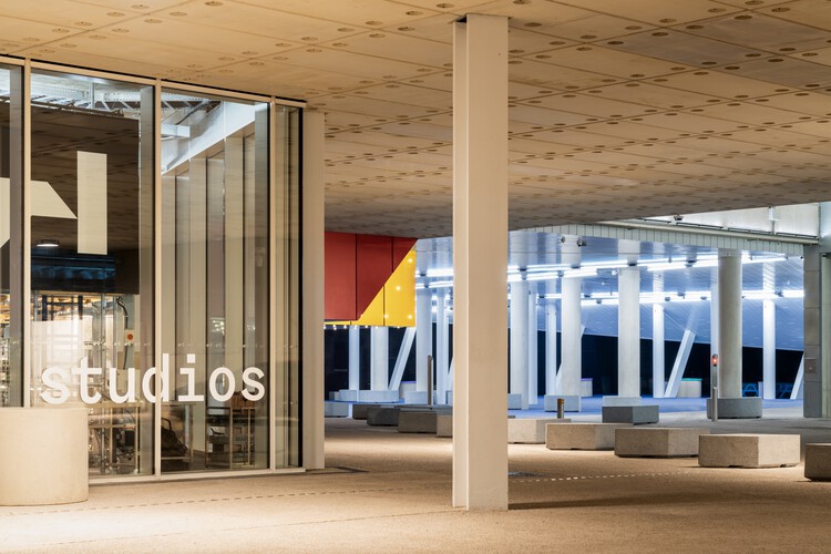 Фабрика International Aviva Studios / OMA - Фотография интерьера, фасада, колонны