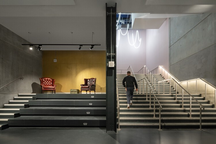 Factory International Aviva Studios / OMA - Фотография интерьера, лестницы, перила