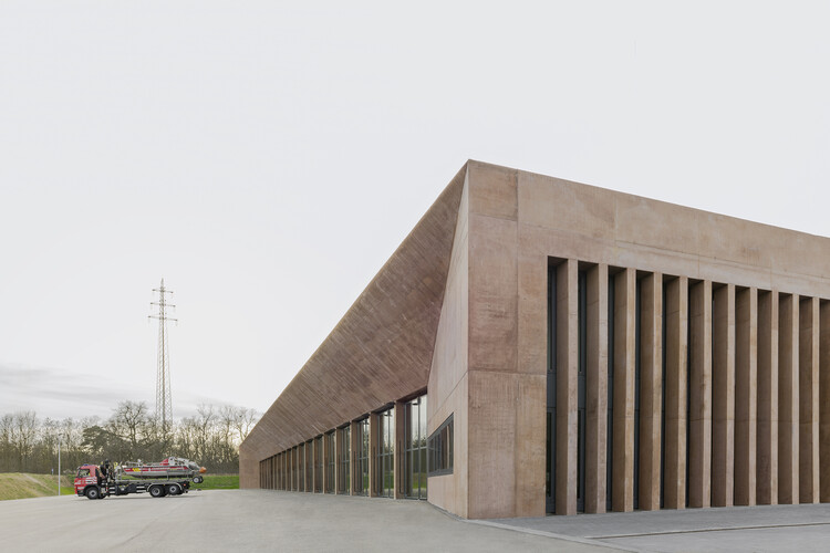 Пожарная часть Гермерсхайма |  Сервисный центр North / Steimle Architekten - Фотография экстерьера