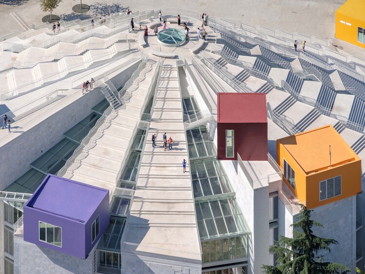 Пирамида Тираны / MVRDV - Фотография интерьера, окон, фасада