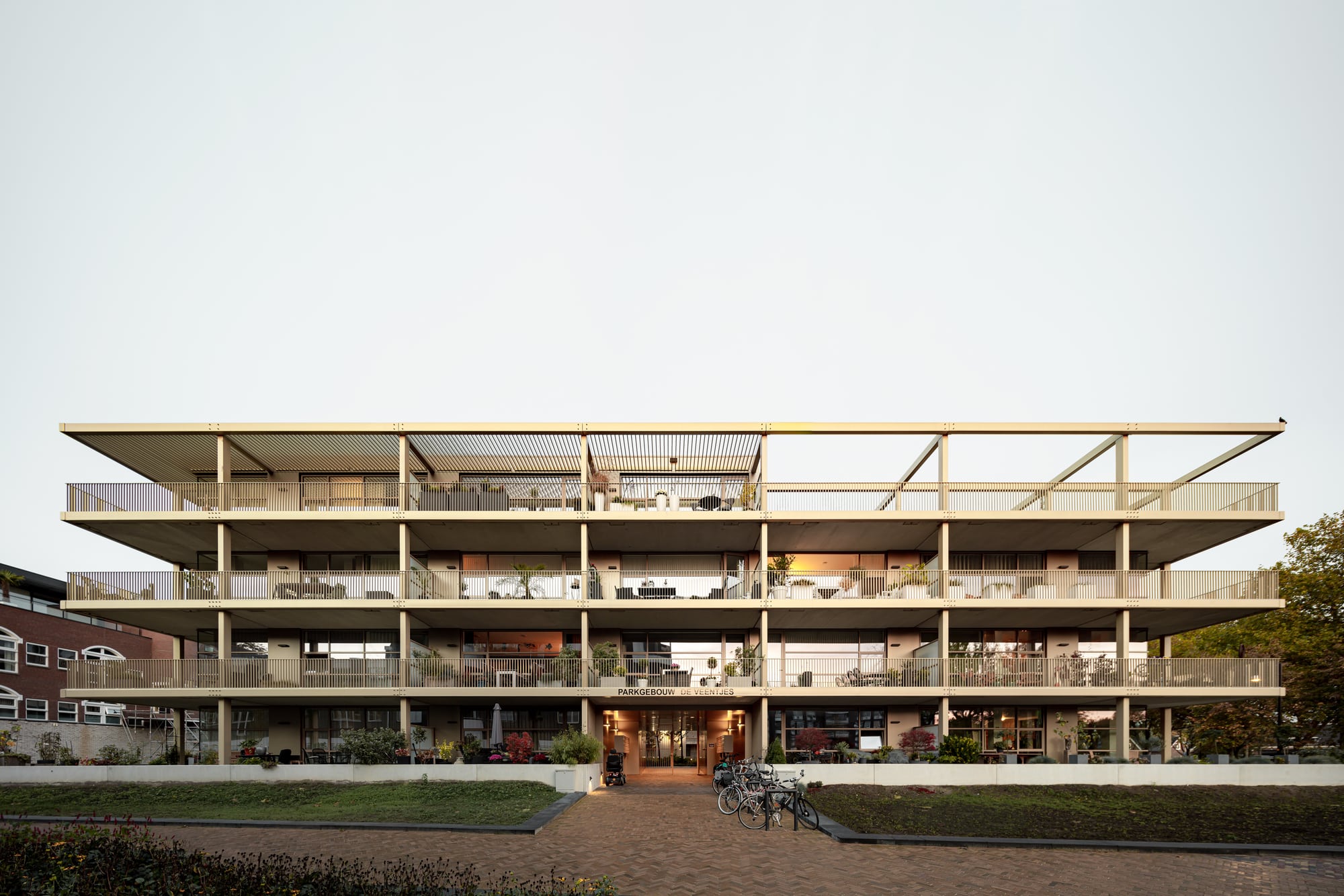 Паркбилдинг Де Вентьес / JCR Architecten