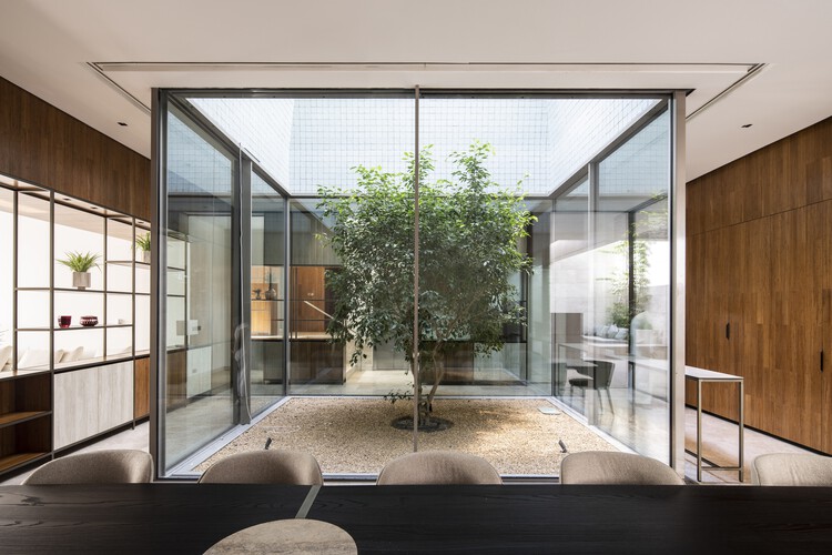 Pixel House / AGi Architects - Фотография интерьера, окон, фасада