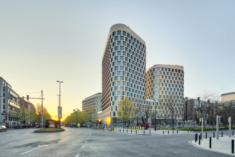 Здание Quatuor / Jaspers-Eyers Architects - Фотография экстерьера, городской пейзаж, фасад, окна