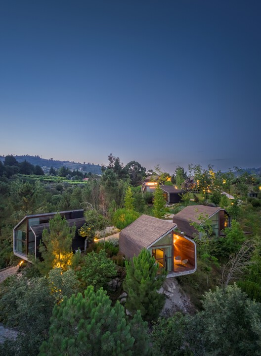 Lavandeira Douro Nature & Wellness / FCC Arquitectura — фотография экстерьера, окон, городского пейзажа