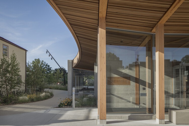 Vesterheim Commons / Snøhetta — фотография экстерьера, фасад, балка, колонна