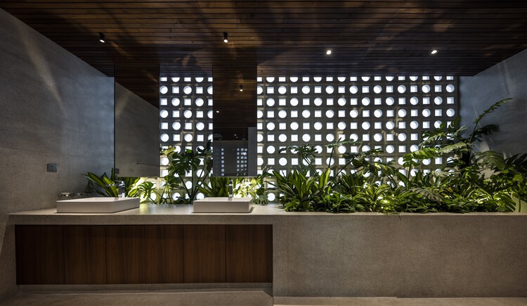 140THL House / 23o5Studio — Фотография интерьера, окна