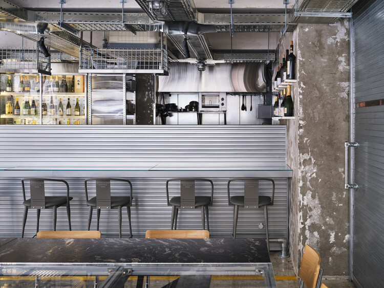 Dosan Precision Restaurant/Indiesalon — Экстерьерная фотография, стул