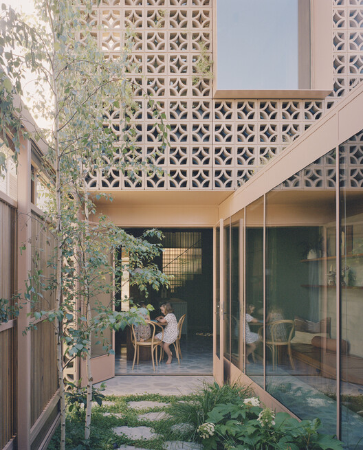 Garden Tower House / Studio Bright - Экстерьерная фотография, стул