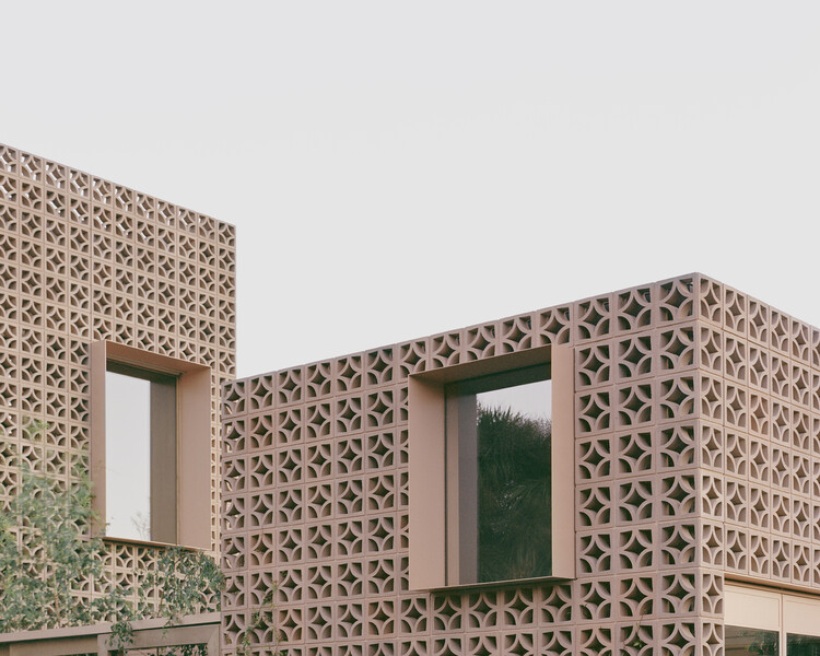Garden Tower House/Studio Bright - Экстерьерная фотография, Окна, Кирпич, Фасад