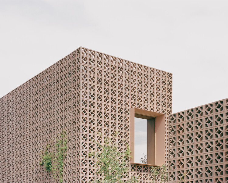Garden Tower House/Studio Bright - Фото экстерьера, Кирпич, Окна, Фасад