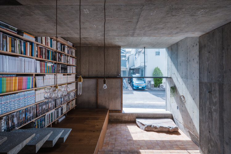 Каркас дома / IGArchitects - Фотография интерьера, стеллажи, окна