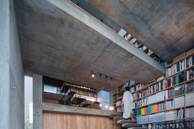 Строительный каркас дома / IGArchitects - Фотография интерьера, стеллажи, брус