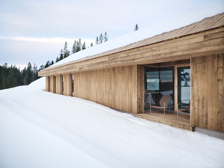 Зимний домик Mylla / Fjord Arkitekter — фотография экстерьера, окна