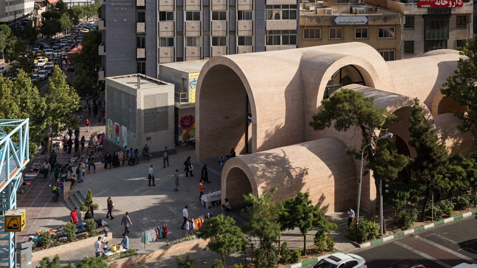 Dezeen Debate представляет «освежающую» станцию ​​метро в Тегеране