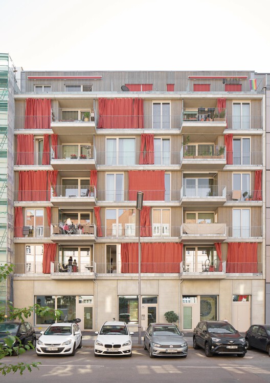 Отделанный Дом / Praeger Richter Architekten - Фотография Экстерьера, Окна, Фасад, Балкон