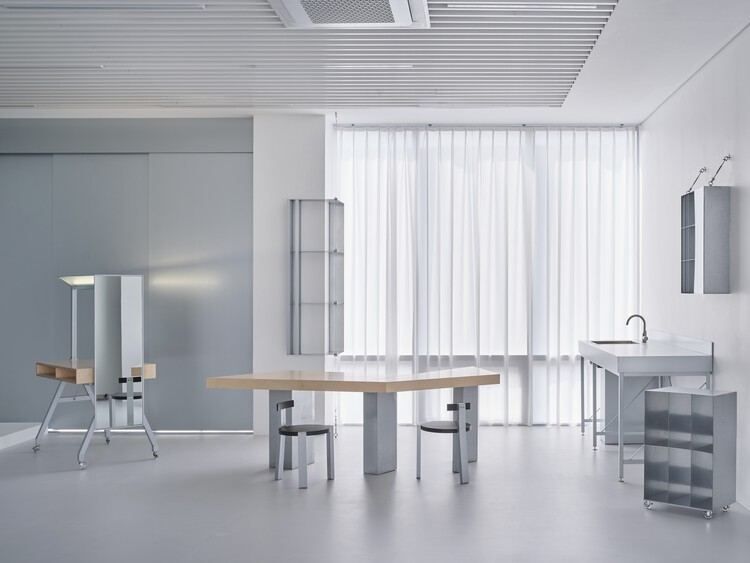 NONSCALED Studio Space / TCTC — Фотография интерьера, кухня, стол, окна, стул