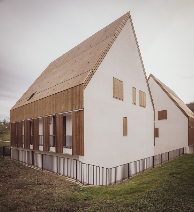 Жилье в Гарральде/Назарете Гутьеррес Франко + Родриго Нуньес Arquitectos - Фотография экстерьера, окна, фасад