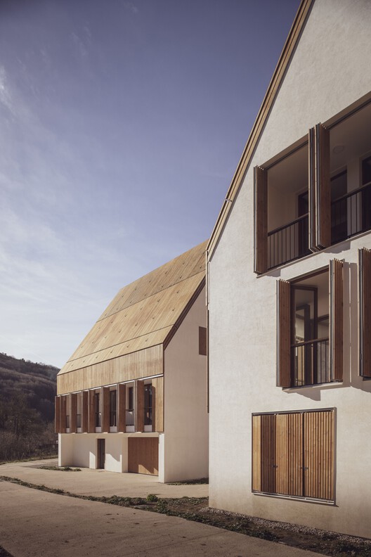 Жилье в Гарральде/Назарете Гутьеррес Франко + Родриго Нуньес Arquitectos - Фотография экстерьера, окна, фасад