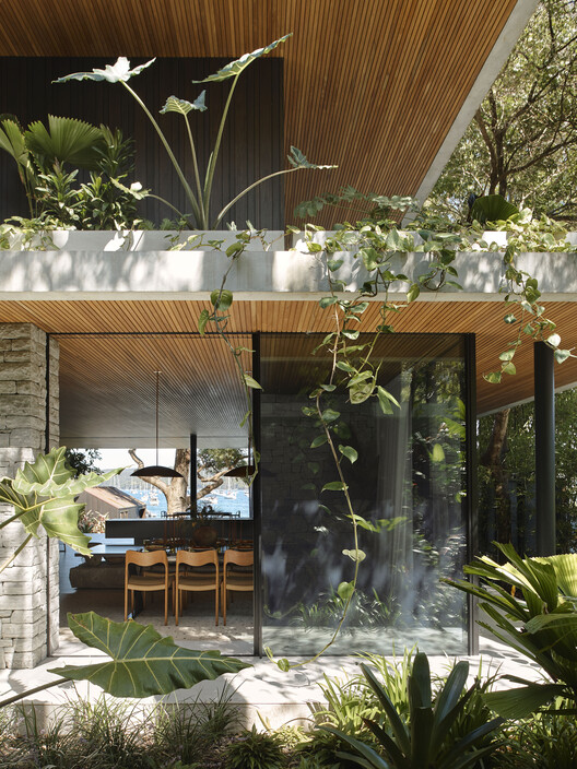 M House / Rama Architects - Фотография интерьера, стол, стул, сад, патио, двор