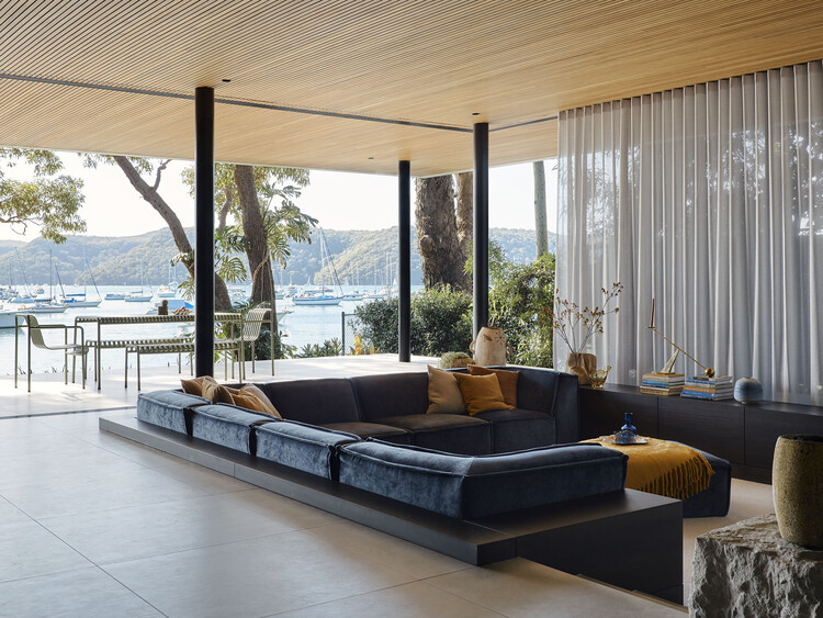 M House / Rama Architects - Фотография интерьера, гостиная, диван