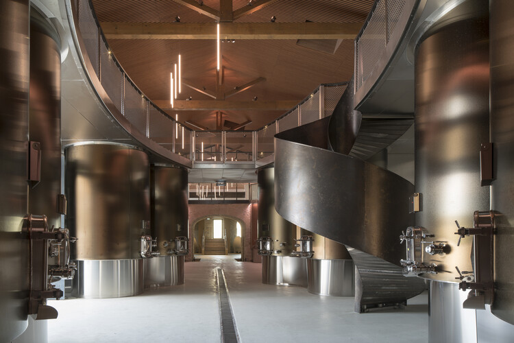 Винодельня Domaine UMA / Agence Clausel-Borel Architecte - Фотография интерьера
