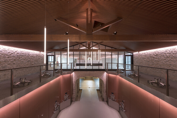 Винодельня Domaine UMA / Agence Clausel-Borel Architecte - Фотография интерьера, перила