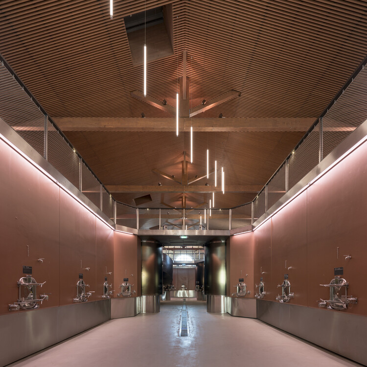 Винодельня Domaine UMA / Agence Clausel-Borel Architecte - Фотография интерьера