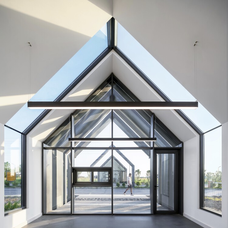 Вход в район Мехреган / Zand Harirchi Architects - Фотография интерьера, балка, фасад, стекло, окна