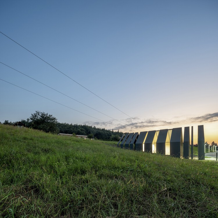 Вход в район Мехреган / Zand Harirchi Architects – Экстерьерная фотография