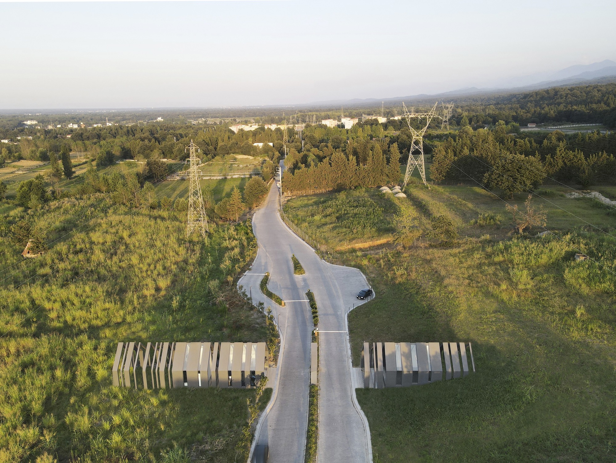 Вход в район Мехреган / Zand Harirchi Architects