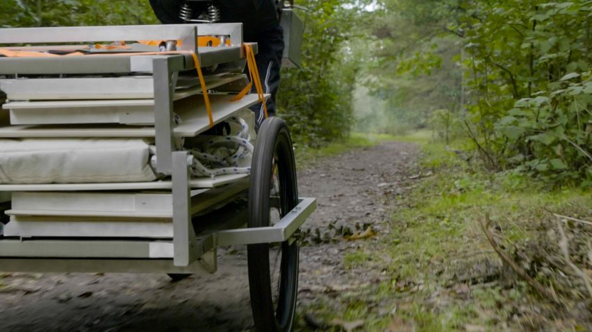 Портативный домик на дереве Trunk Bunk от Генри К. Вейна, буксируемый на велосипеде