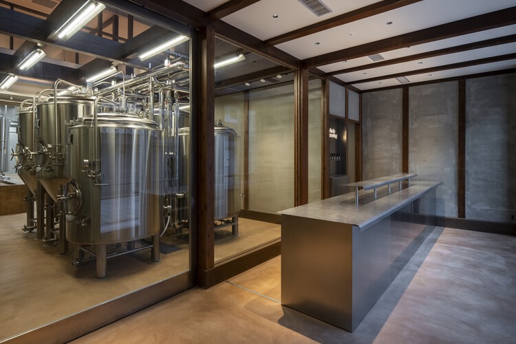 Whale Brewery / CASE-REAL - Фотография интерьера, кухня