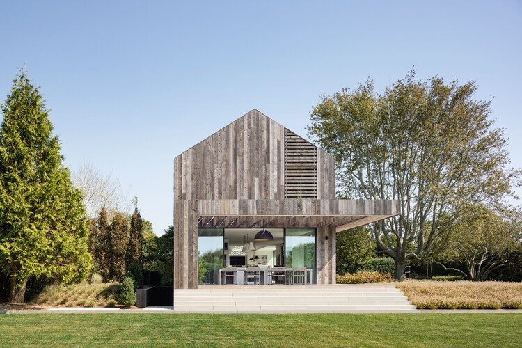 Lathhouse / Birdseye - фотография экстерьера, фасад