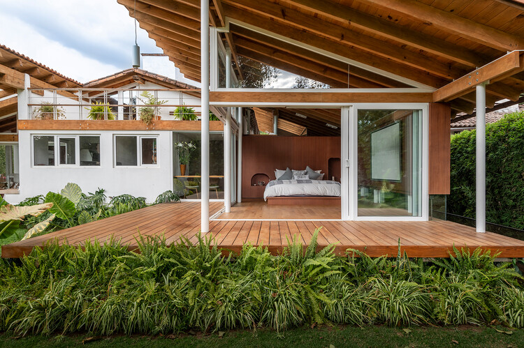 Valley Expansion House / Studio Heya - Экстерьерная фотография, окна, балка, сад, патио, терраса, двор