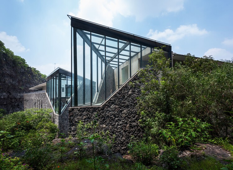 Клуб Pumas / DF Arquitectos — Фотография экстерьера