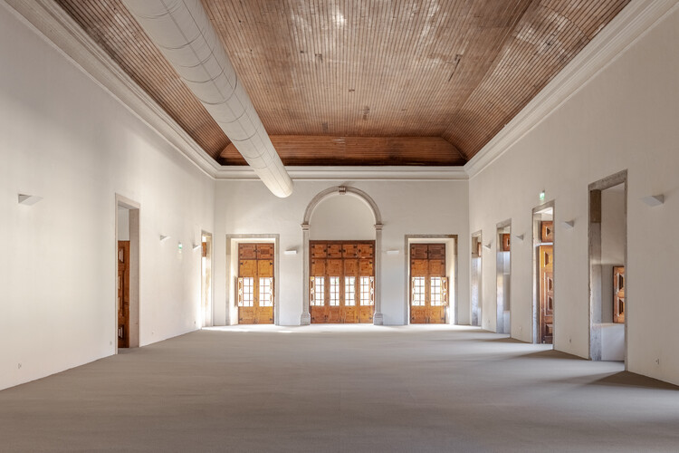 Центр мероприятий Convento do Beato / RISCO - Фотография интерьера, спальня, балка