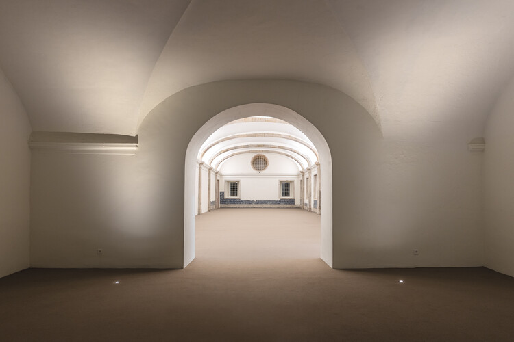 Центр мероприятий Convento do Beato / RISCO - Фотография интерьера, аркада, арка