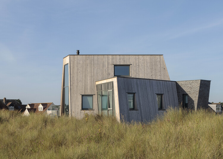 Каменный дом / CZWG Architects — фотография экстерьера, окна