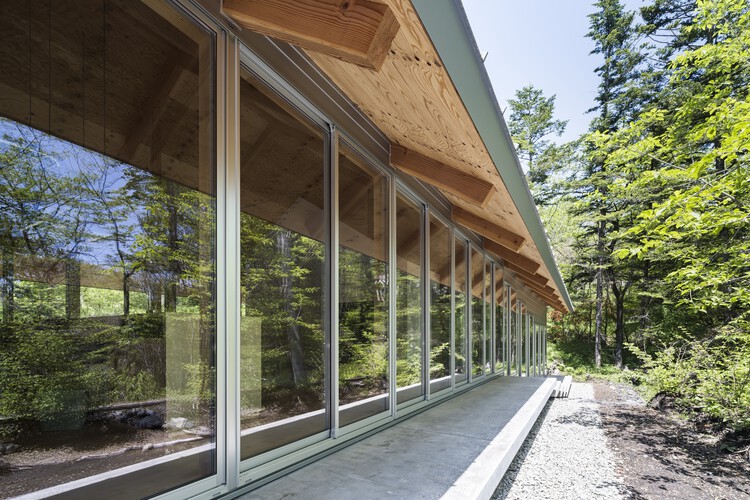 Места в Вилла Каруизава / Офис Takahiro Endo Architects - Фотография интерьера, фасада, леса