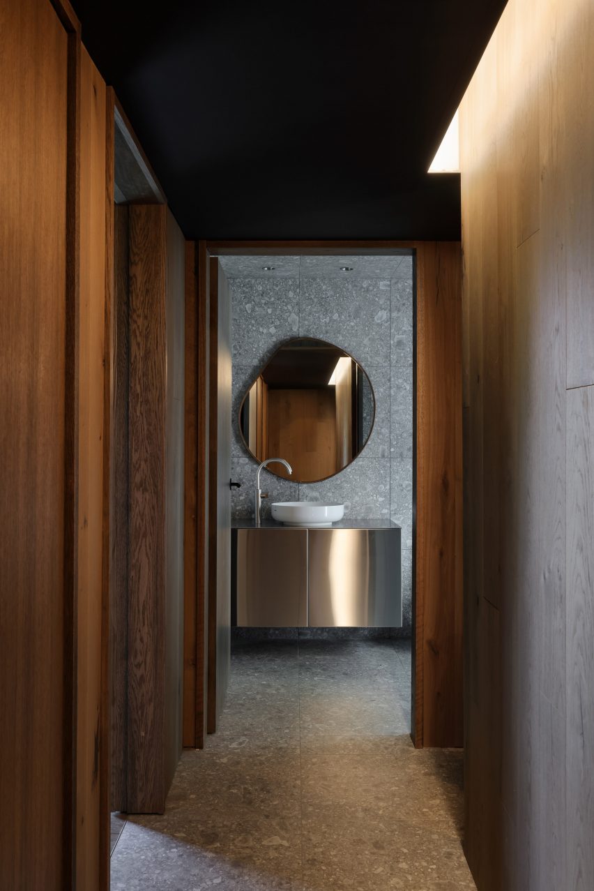 Ванная комната в стальной кабине Corten