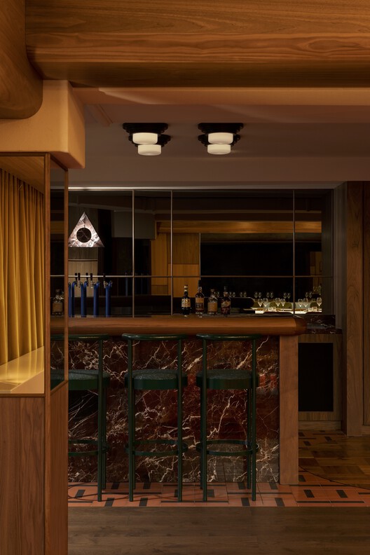 Fugazzi Basement Bar / studio gram - Фотография интерьера, стул, балка
