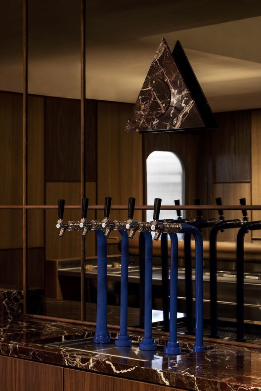 Fugazzi Basement Bar / studio gram - Фотография интерьера, стул, колонна