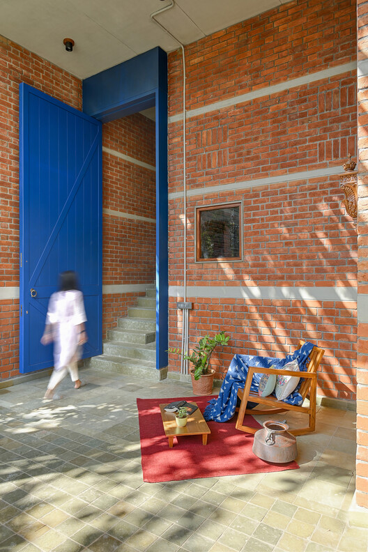 Дом-лабиринт / MISA ARCHITECTS - Фотография интерьера, кирпич