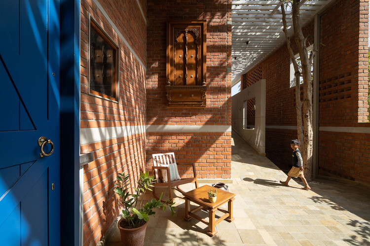Дом-лабиринт / MISA ARCHITECTS - Фотография интерьера