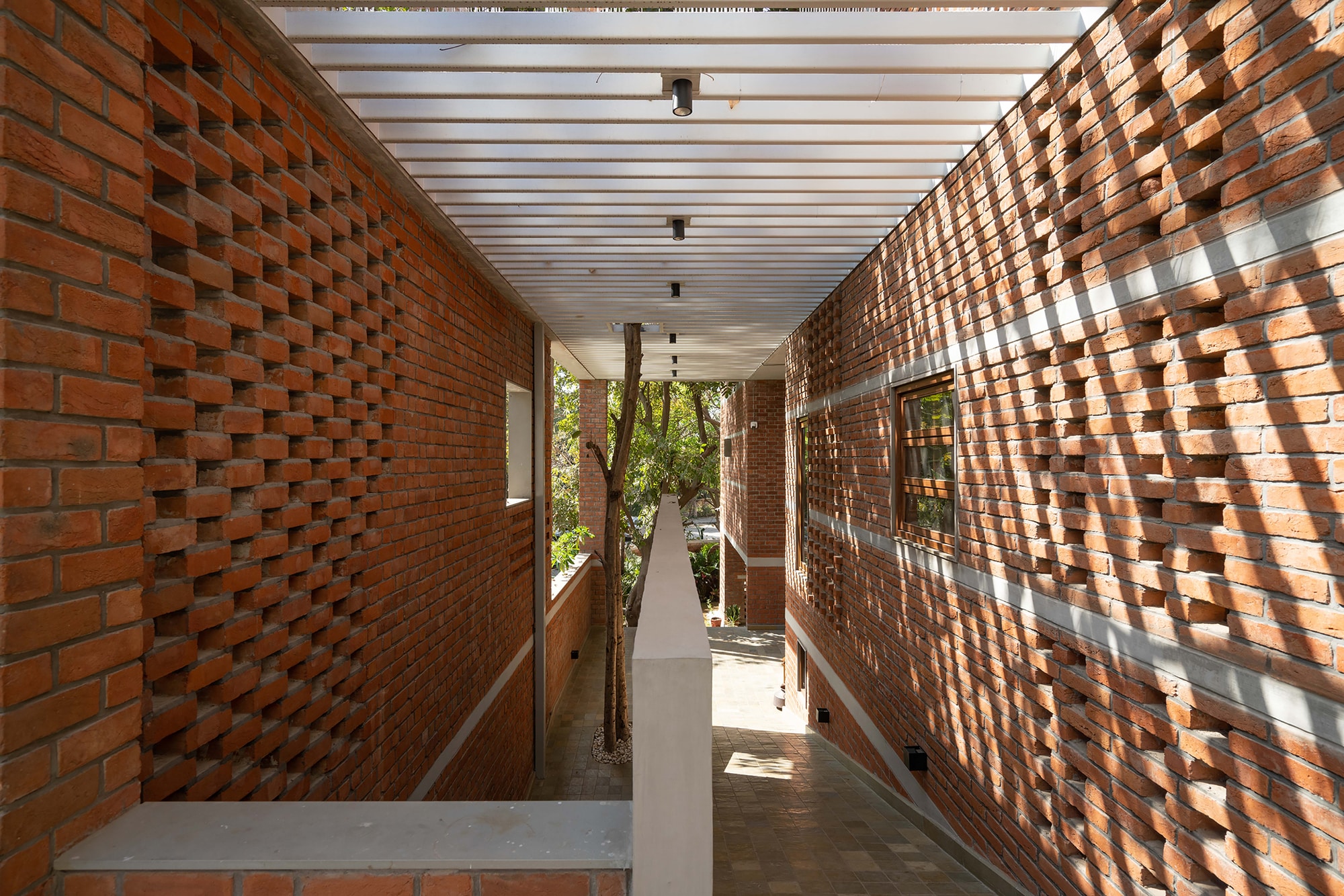 Дом-лабиринт / MISA ARCHITECTS